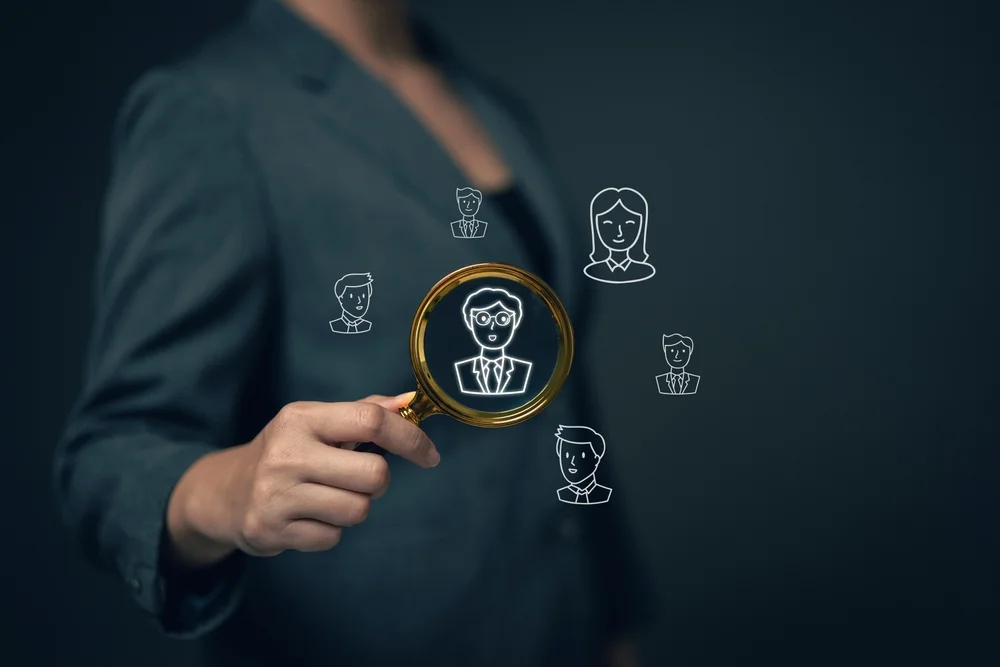 Identifying-and-avaluating-critical-roles-in-organization