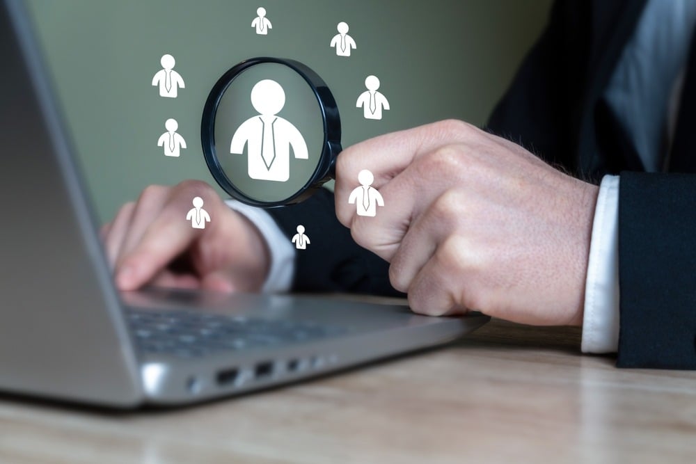 Welke factoren worden gebruikt om wervingskosten te berekenen?