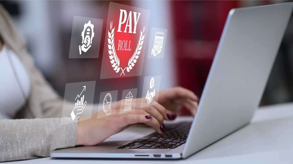 Alt text: Common-mistakes-when-choosing-between-in-house-and-outsourced-payroll