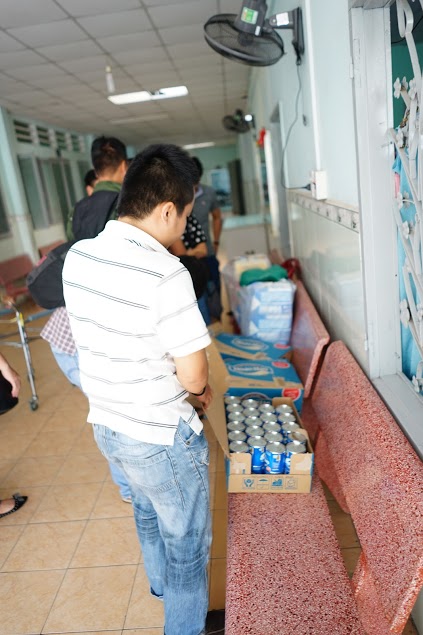 Helping out the elderly in Vinh Son image 4