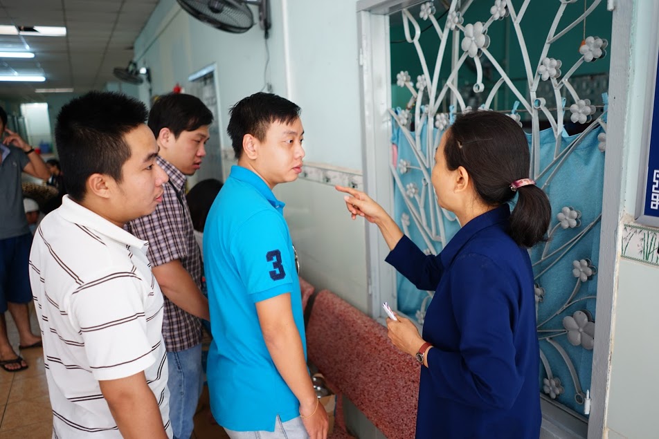 Helping out the elderly in Vinh Son image 4
