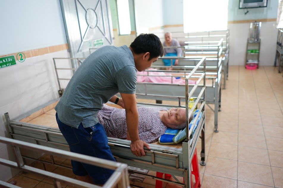 Helping out the elderly in Vinh Son image 5