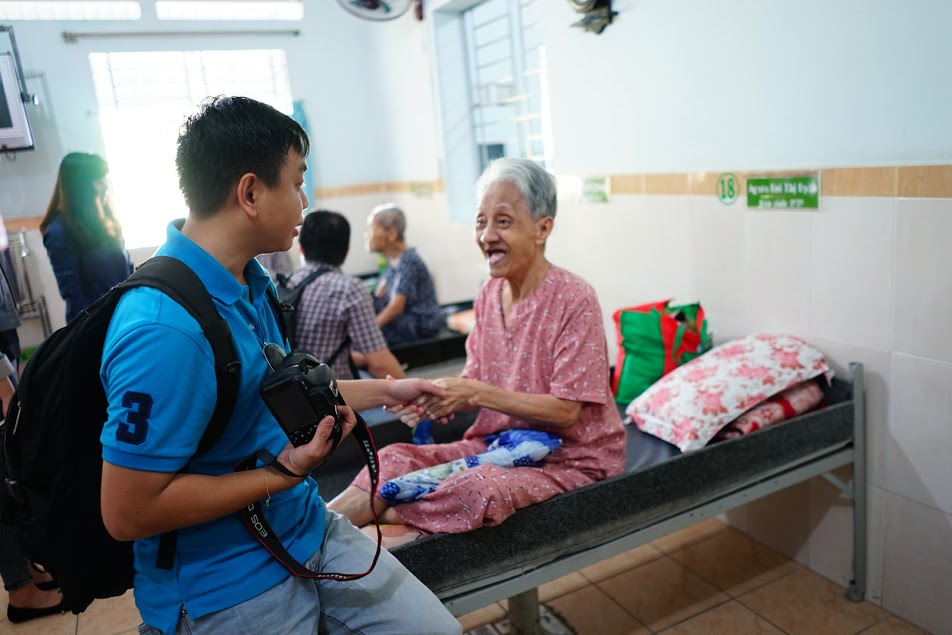 Helping out the elderly in Vinh Son image 6
