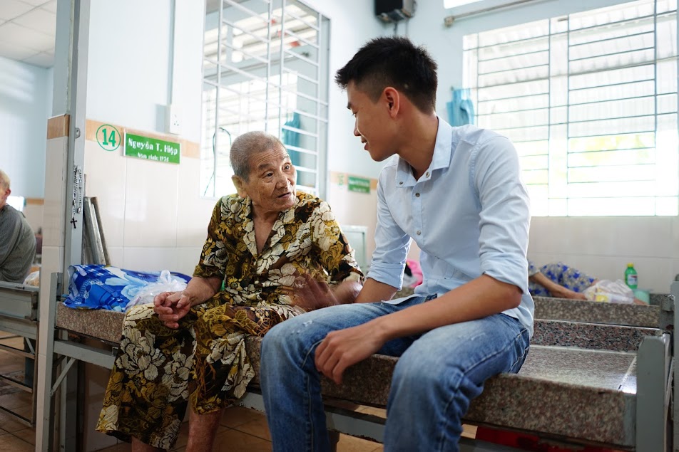 Helping out the elderly in Vinh Son image 7