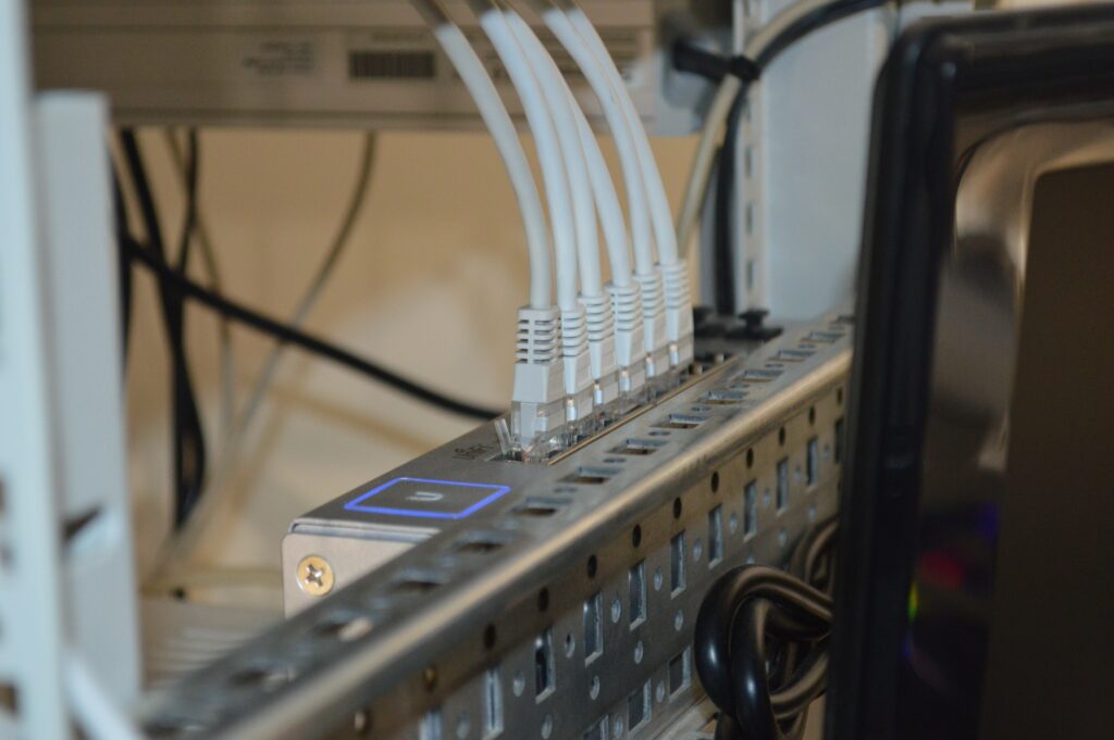 Power sources management for IoT connectivity