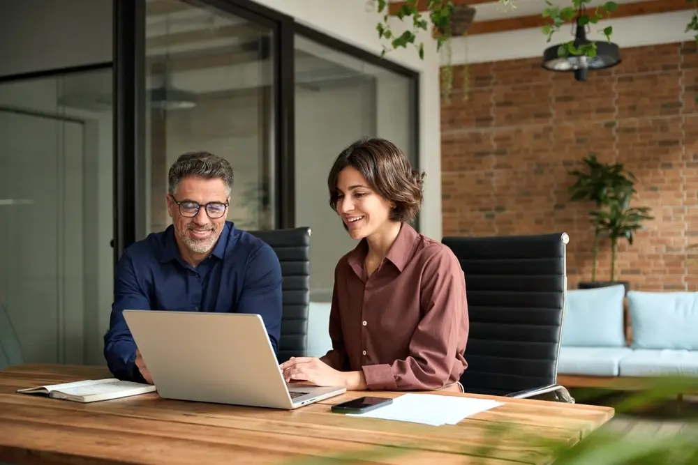 Hoe optimaliseren marktleiders de kosten van dedicated software development