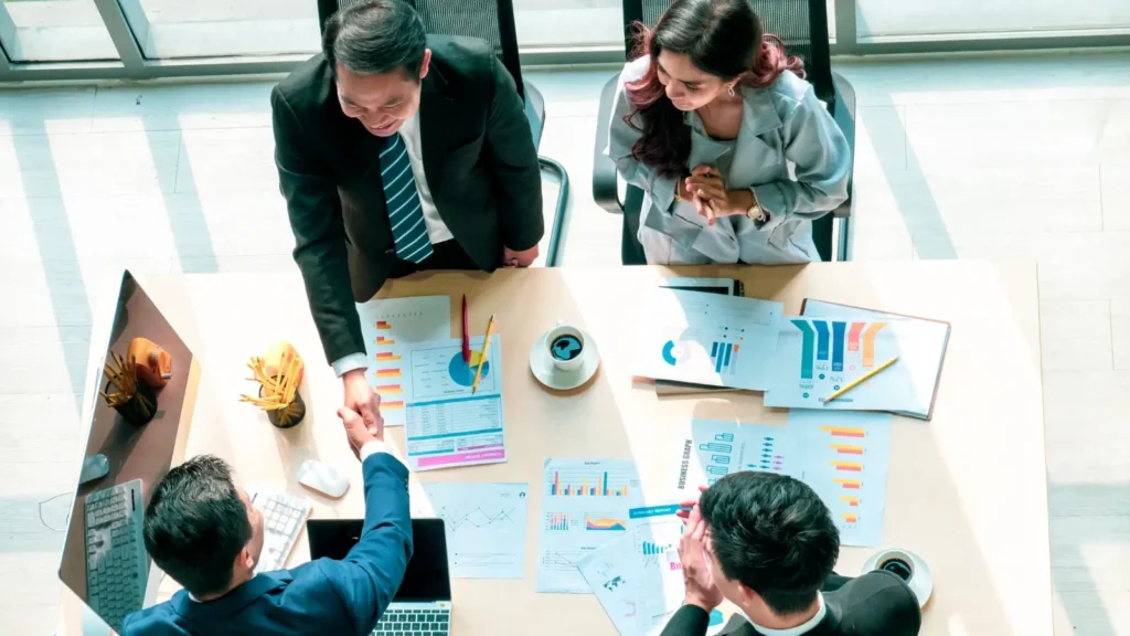 Employer-of-record-vs-staffing-agency-side-by-side-comparison